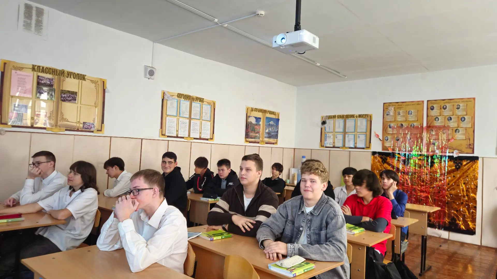 «Ты в хорошей компании»: амбассадоры КМТ — в школах города