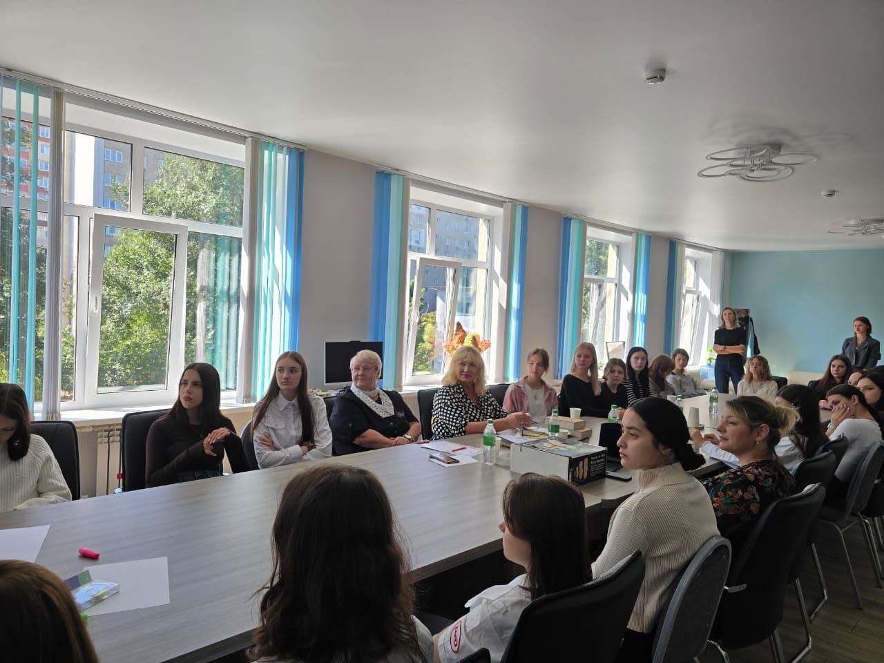 Что значит быть девушкой в 2025? В колледже прошел важный разговор о ценностях