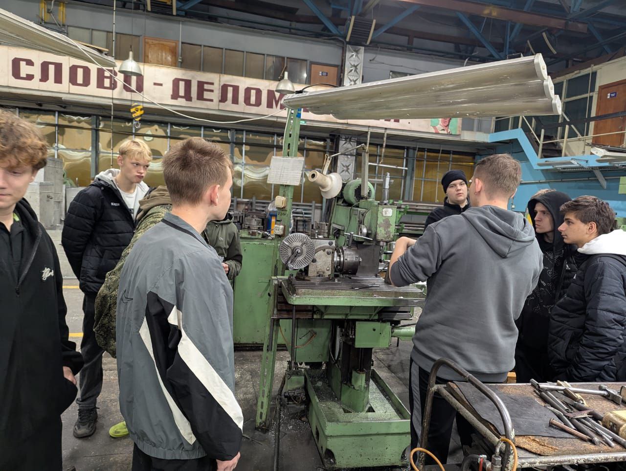 Экскурсия на завод «Дальприбор»: первые шаги в профессии!