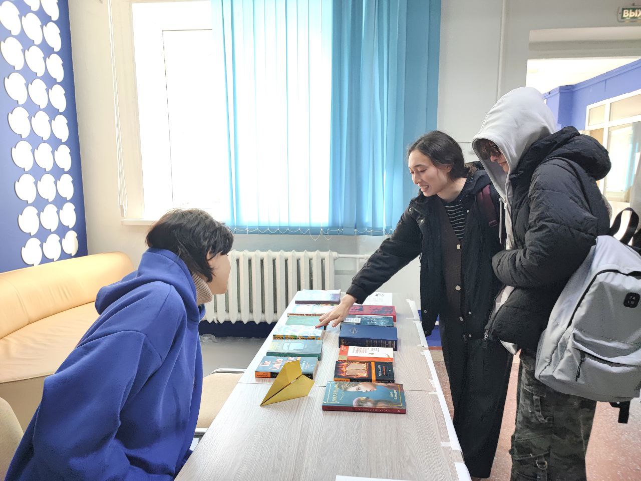 «Бери, читай, передавай дальше»: как прошел наш Буккроссинг!