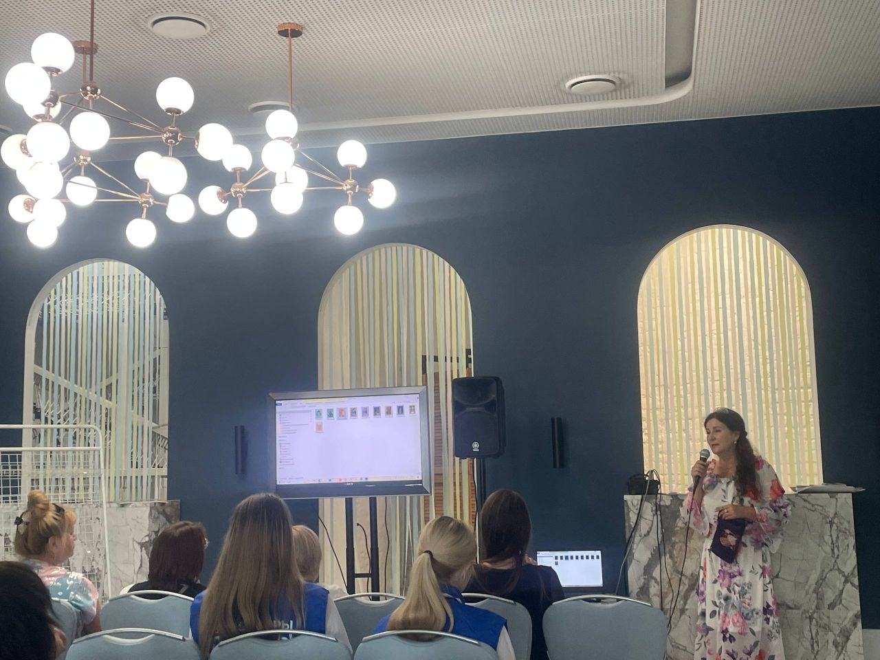 Наши волонтёры на книжной выставке «Печатный двор»