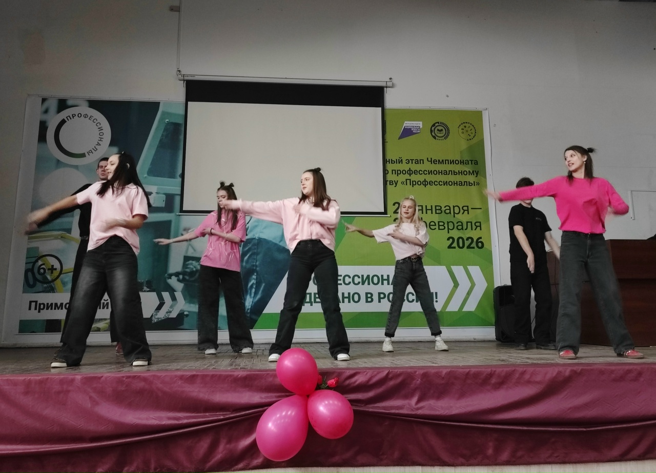 Как в КМТ поздравили прекрасных дам