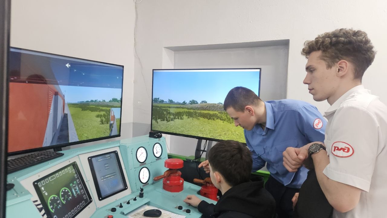 Не рассказывали, а показывали! Школьники погрузились в профессии КМТ