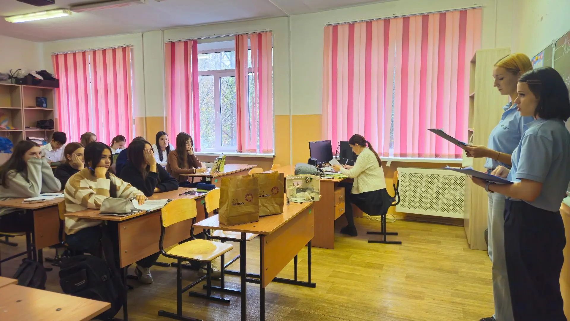 «Ты в хорошей компании»: амбассадоры КМТ — в школах города