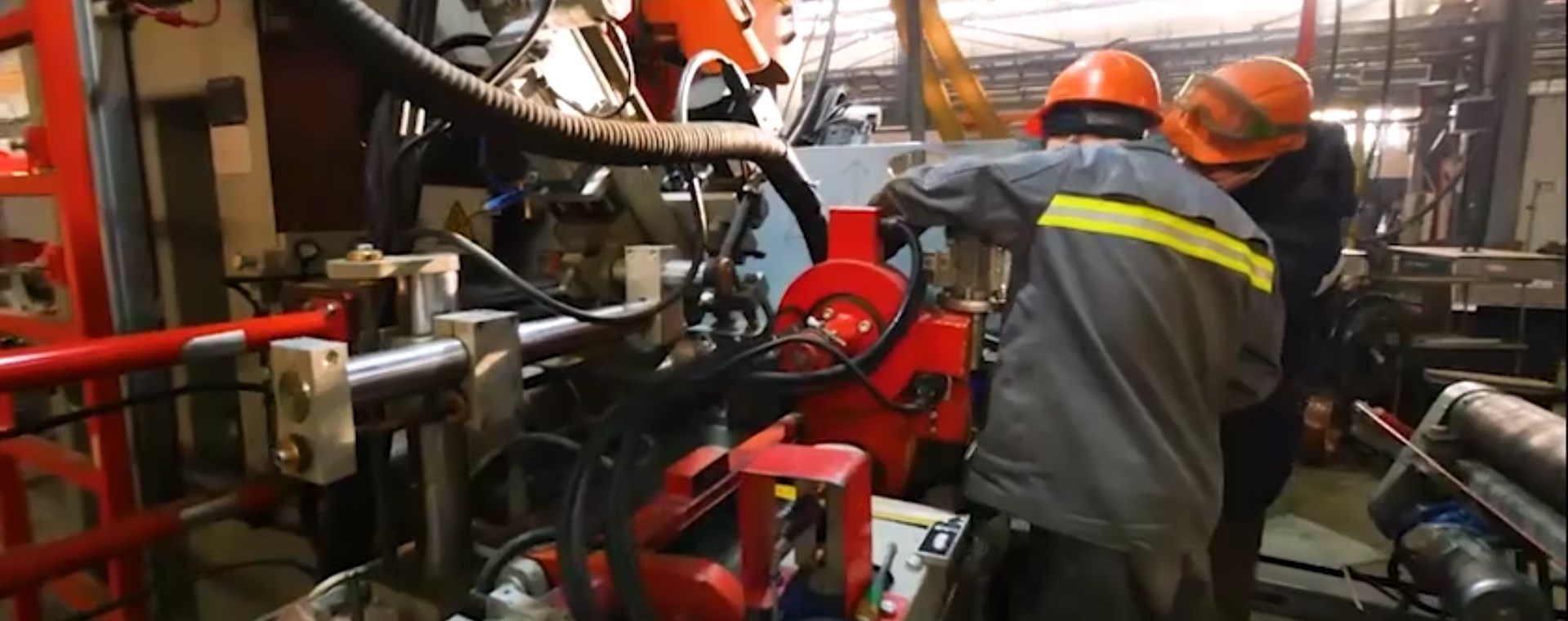 Сначала профессия. Потом опыт. А работу можно найти ещё до получения диплома