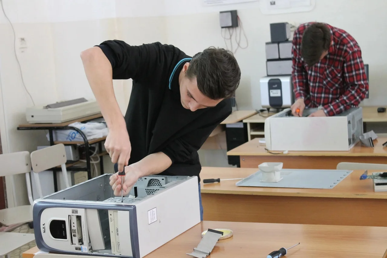 Наладчик аппаратных и программных средств инфокоммуникационных систем